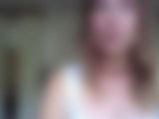 Live cam show with storyofsarah - Living Room on Camsoda
