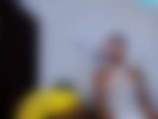 Live cam show with CrystalXebony - Athletic Ebony on Camsoda