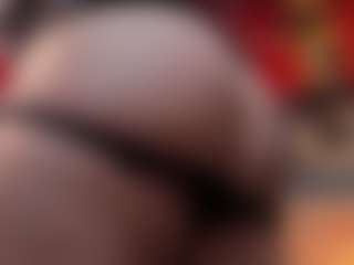 Annie MILF webcam performer live streaming
