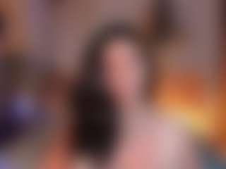 Live cam show with Annie - Shaved Pussy MILF on Gym Cam Girls