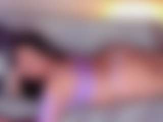 Annie MILF webcam performer live streaming