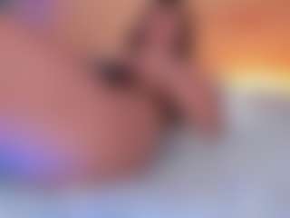 Annie MILF webcam performer live streaming