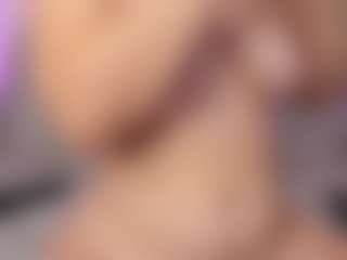 Live cam show with katyClark - Shaved Pussy on AdultVida.com