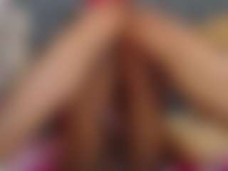 Live cam show with lucianadolll - Cumshot on AdultVida.com