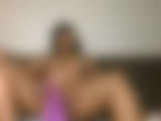 Yourthickgyal's Live Sex Cam Show