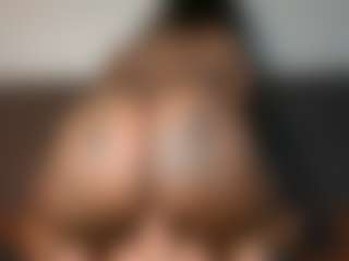 Yourthickgyal's Live Sex Cam Show