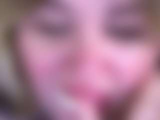 Live cam show with ZaraReign - Bdsm on Dolls Live