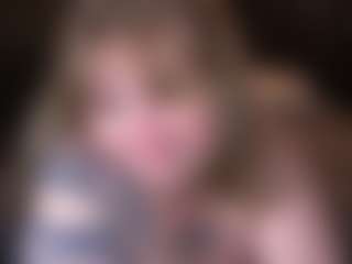 Live cam show with ZaraReign - Shaved Pussy Curvy on sexylive.show