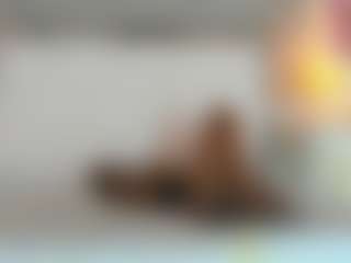 Live cam show with AlmaSaennz - Ebony MILF on SinfulBabes