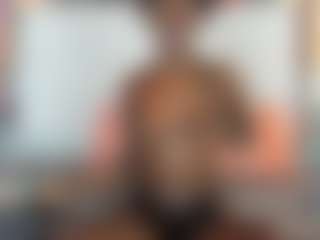 Live cam show with AlmaSaennz - Ebony MILF on Camsoda