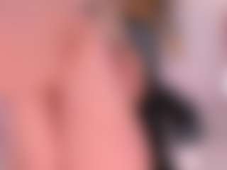 Live cam show with Mia Silva - Blonde Hair on SinfulBabes