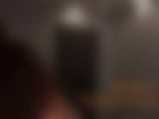 Live cam show with Delly - Athletic White on sexylive.show