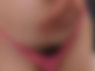 Live cam show with Delly - Deepthroat on Uber Horny