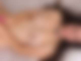 Live cam show with Delly - Athletic Young Adult on Camsoda