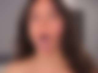 Live cam show with Delly - Skinny on Dare Cams