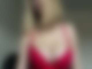 Live cam show with Sofia - Toes on live18s.com
