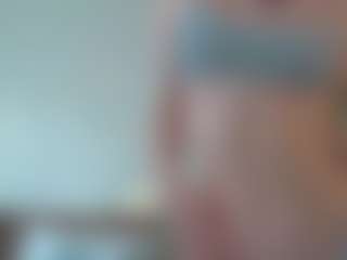 Live cam show with ElvinaBrowning - Tongue on Milf Play