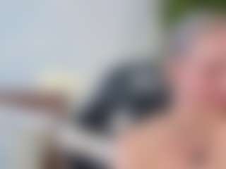 Live cam show with ElvinaBrowning - Tongue on AdultVida.com