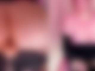 LunaPleasure MILF webcam performer live streaming