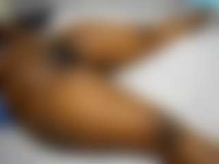 Live cam show with pretty-kellyn - Flashing on fapnchat