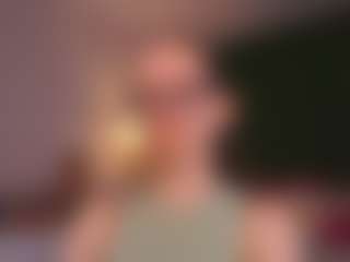 Live cam show with LynetteBails - Small Ass on Milfs Live