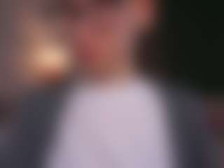 Live cam show with LynetteBails - Smart on Hubzter Live