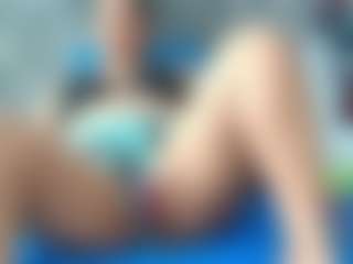 perla-mature MILF webcam performer live streaming