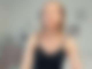 Live cam show with AnnisFrankson - Trimmed Latina on Livezox