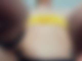 Live cam show with AnnisFrankson - Trimmed Latina on friskycurves.com