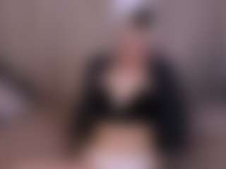 Live cam show with Esme Christley - Thin on CamwithHer