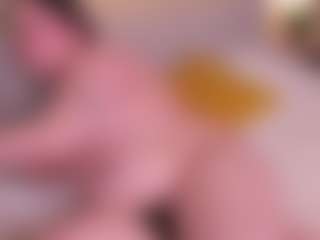 Live cam show with Lisa-Payne - Tongue on milfzrlive.com
