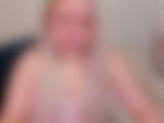 Live cam show with Lisa-Payne - Moaning on Camsoda