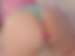 Live cam show with Lisa-Payne - Upskirt on PervPlay.com