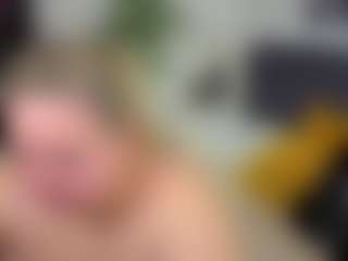 Live cam show with Lisa-Payne - Middle Aged on fuklive.com