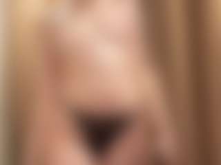 Live cam show with Your little bee - Polly - Small Tits Young Adult on AdultVida.com