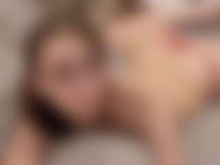 Live cam show with Your little bee - Polly - Skinny Teen (18+) on Camsoda