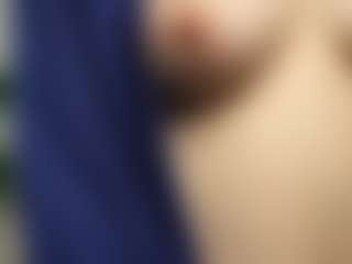 Live cam show with RowenaGossett - Horny on Camsoda