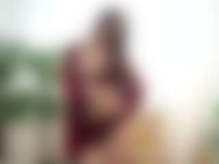 Live cam show with RowenaGossett - Tittyfuck on AdultVida.com