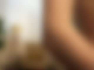 Live cam show with RowenaGossett - Glasses on Instabang