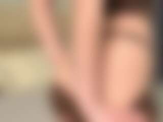 KiraGaves's Live Sex Cam Show