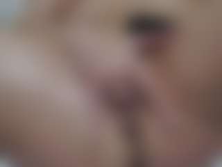 AnnaHotSquirt's Live Sex Cam Show