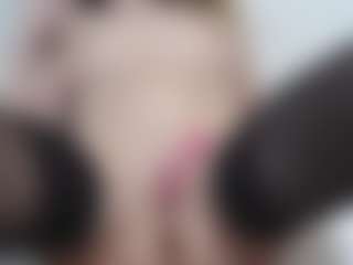 AnnaHotSquirt's Live Sex Cam Show