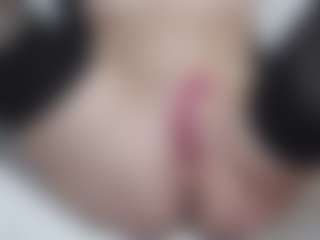 AnnaHotSquirt's Live Sex Cam Show