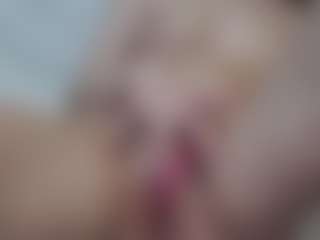 AnnaHotSquirt's Live Sex Cam Show