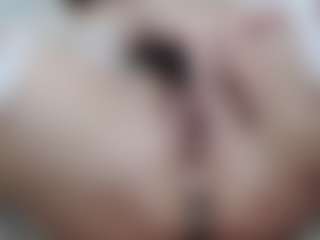 AnnaHotSquirt's Live Sex Cam Show