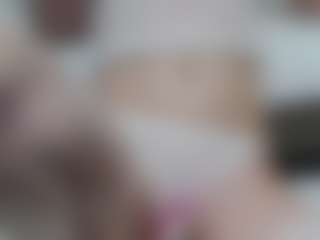 AnnaHotSquirt's Live Sex Cam Show