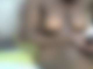 Live cam show with Sweetsanta98 - Ebony Petite on SpunkLive
