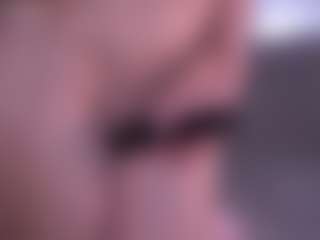Live cam show with Bella - Handjob on StripNow