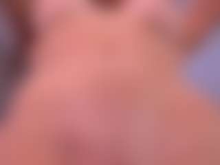Live cam show with Bella - Handjob on livesuperchat.net