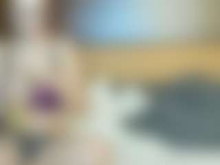 RoxySnowey's Live Sex Cam Show